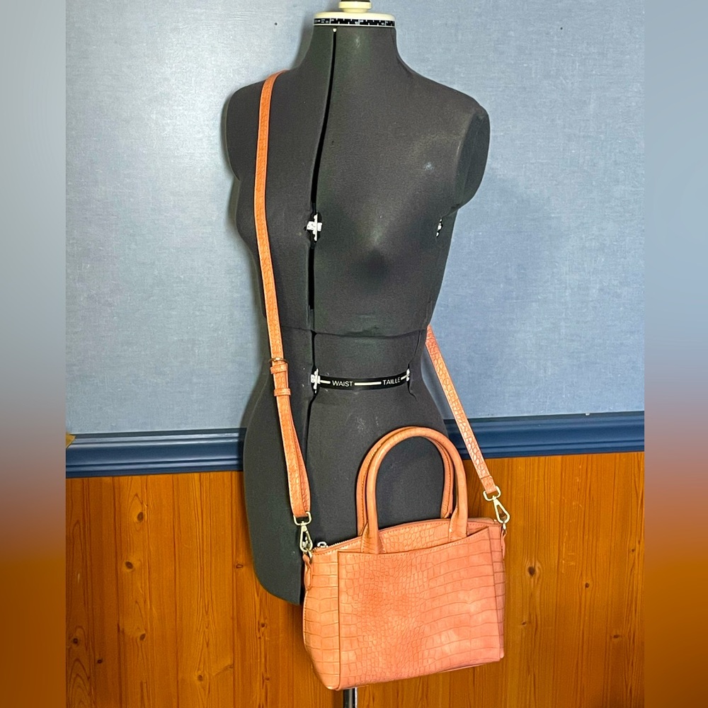 Like new- crocodile texture hand bag